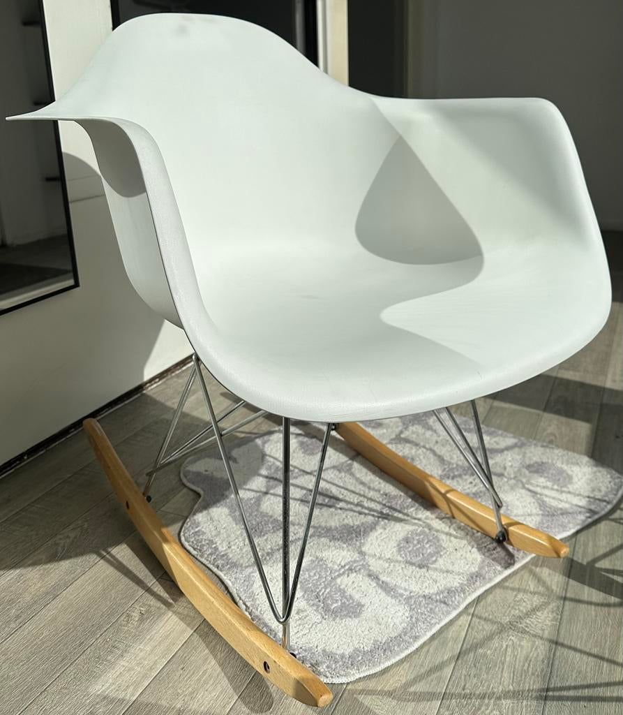 VTWonen kuipstoel schommelstoel wit met houten schommel, Hout, Wit, Ophalen of Verzenden, Zo goed als nieuw