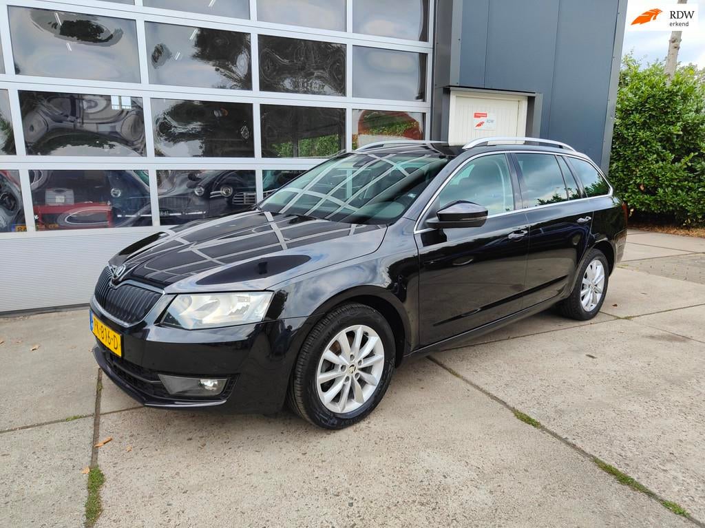 Skoda Octavia 1.0 TSI Greentech Style Camera, Gebruikt, Handgeschakeld, Geïmporteerd, 999 cc