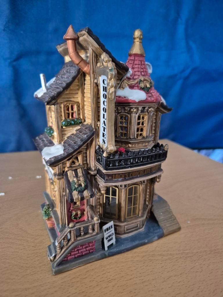 Prachtige lemax lucy,s chocolate shop, Ophalen of Verzenden, Nieuw