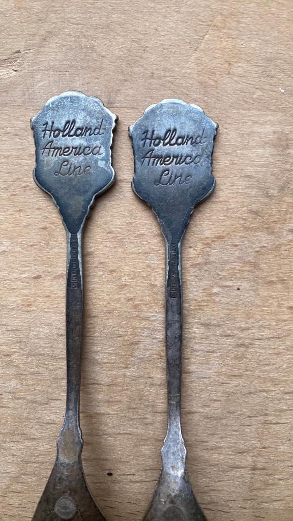 2 Holland America Line Merry Christmas lepels, Verzenden