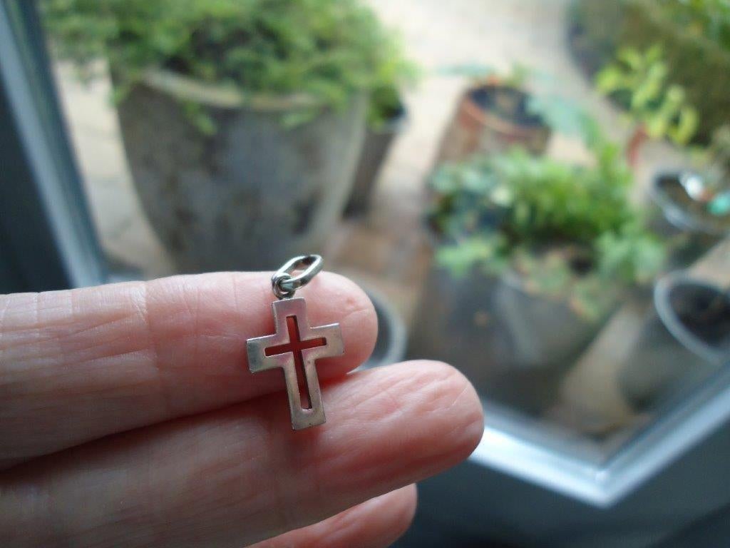 mooi klein echt zilveren kruisje strak modelletje gemerkt, Ophalen of Verzenden, Zilver, Hanger