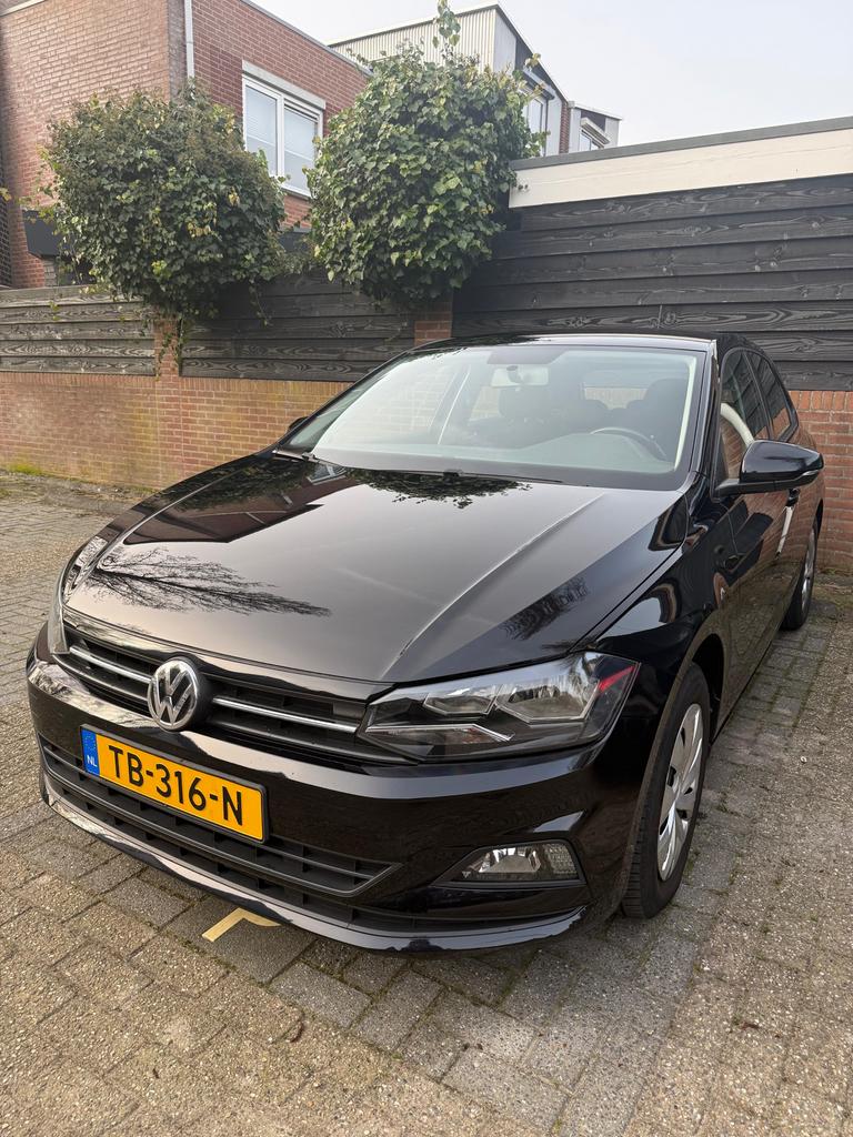 Volkswagen Polo 1.0 TSI 95pk 2018 Zwart met digital cockpit, Voorwielaandrijving, Stof, 40 €/maand, Origineel Nederlands