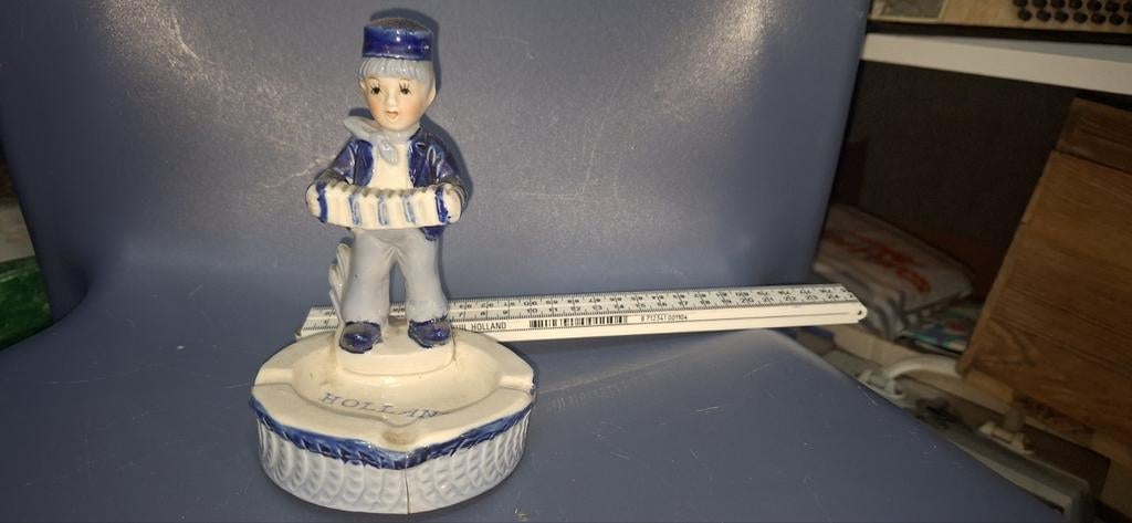 Delfts Blauw Aardewerk Asbak Mannetje met Accordeon, Antiek en Kunst, Ophalen of Verzenden