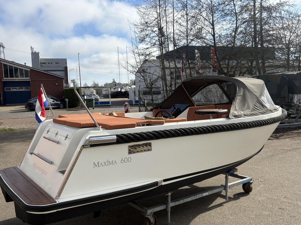 Maxima 600 (ELEKTRISCH) + Torqeedo + Tafel + Lounge dek, Gebruikt, Polyester, Elektrisch, 6 meter of meer