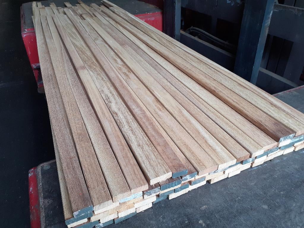 Partij 70 stuks Iroko latten 16x38mm en 16x52mm - 6.30m2, Planken, Nieuw, Ophalen of Verzenden, Hardhout