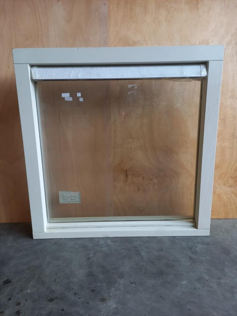 Kozijn met dubbel glas en ventilatierooster, Doe-het-zelf en Verbouw, Kozijnen en Schuifpuien, Raamkozijn, Zo goed als nieuw, Inclusief glas