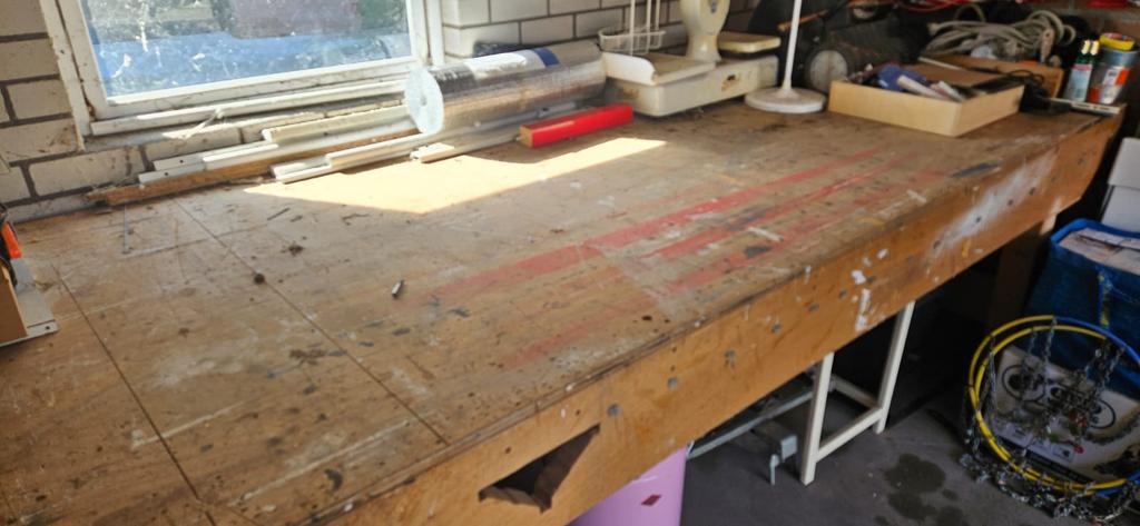 Stevige werkbank 3m lang, 1.20m breed, 1m hoog, Doe-het-zelf en Verbouw, Werkbanken, Ophalen, Gebruikt, 120 tot 170 cm