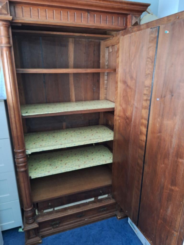 Eiken kast met spiegel deur. Schappen 2 laden, 4 planken., Ophalen of Verzenden