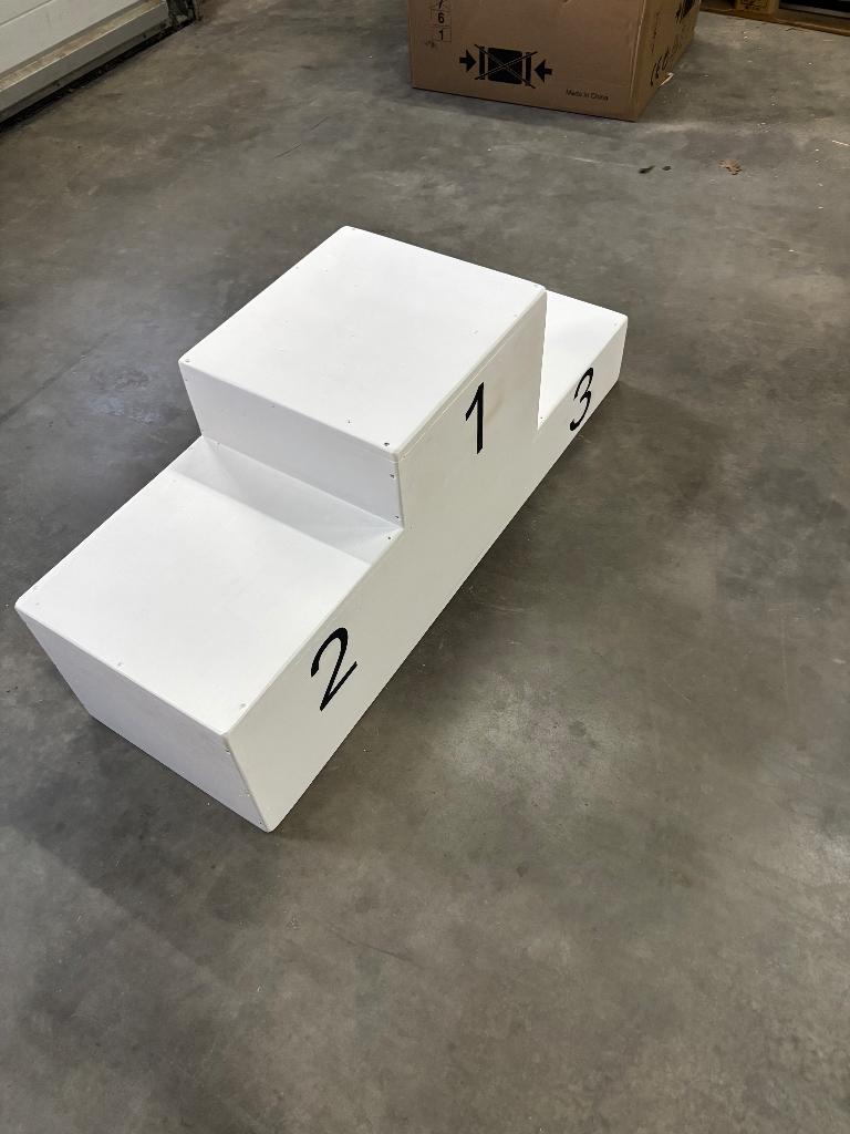 Podium met plek 1,2 en 3., Ophalen, Nieuw