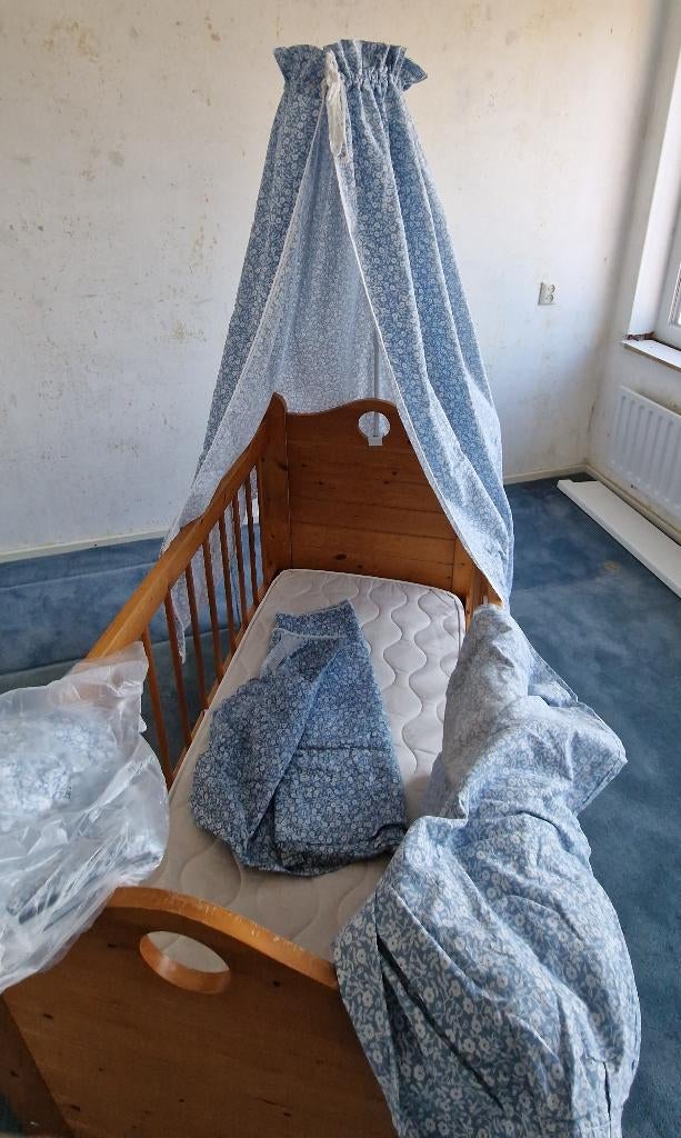 grenen houten wiegje en later een fijn bed, Kinderen en Baby's, Ophalen, Gebruikt, Minder dan 140 cm, Matras