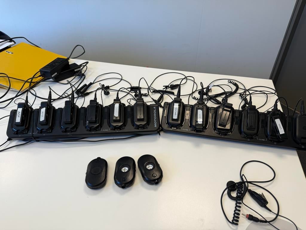 Motorola Communicatie Apparatuur  15 Stuks met Oplaadstation, Ophalen, Minder dan 2 km, Gebruikt, Portofoon of Walkie-talkie