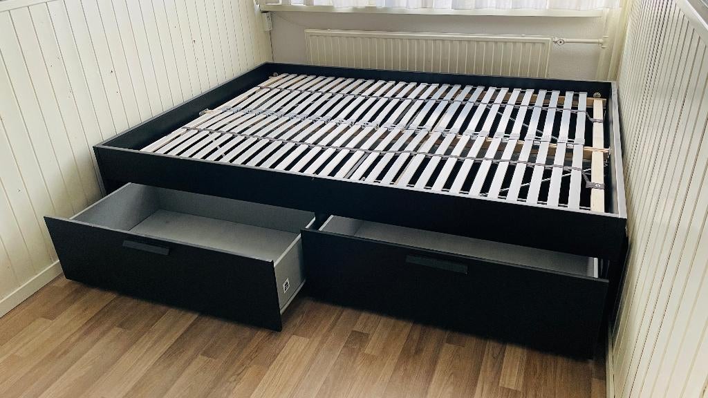 Tweepersoonsbed (Brimnes Ikea) 140x200cm, Huis en Inrichting, Slaapkamer | Bedden, Ophalen, Zwart, Tweepersoons, 140 cm