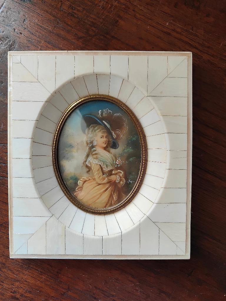 LIJSTJE IVOOR MET PORTRET, Ophalen of Verzenden