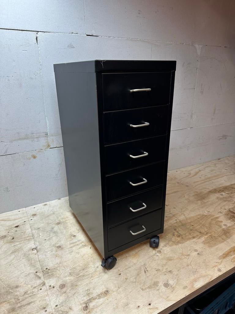 Stevige metalen ladekast zwart op wielen voor gereedschap, Huis en Inrichting, Kasten | Ladekasten, Minder dan 50 cm, Gebruikt