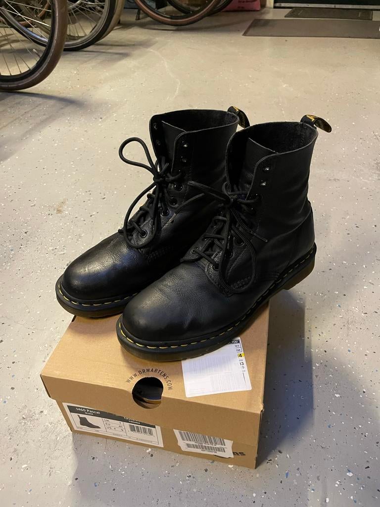 Dr. Martens, maat 41, zwart, Kleding | Dames, Schoenen, Zwart, Lage of Enkellaarzen, Ophalen of Verzenden, Zo goed als nieuw