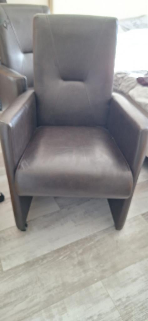 Bruine stoelen op wieltjes, Gebruikt, Twee, Bruin, Leer