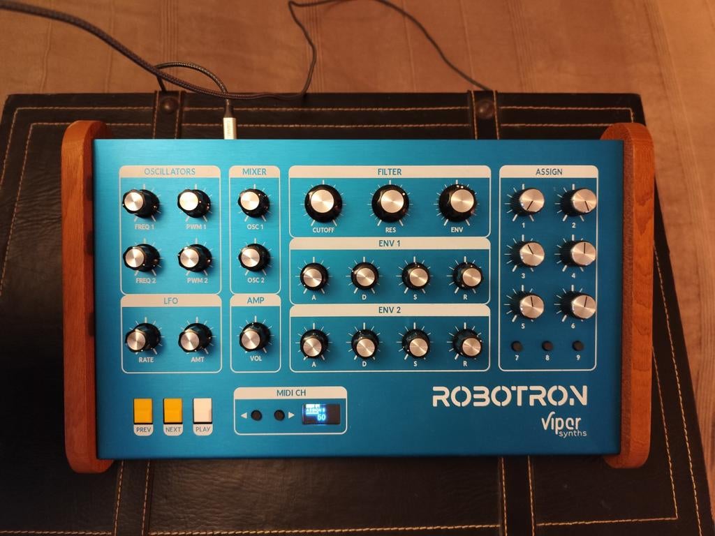 ROBOTRON MIDI Controller: Vintage Gevoel, Moderne Kracht, Muziek en Instrumenten, Ophalen of Verzenden, Zo goed als nieuw