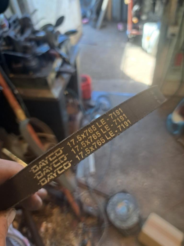 Dayco V-snaar 17.5x765 voor Piaggio Zip 2t, Fietsen en Brommers, Brommeronderdelen | Scooters, Ophalen