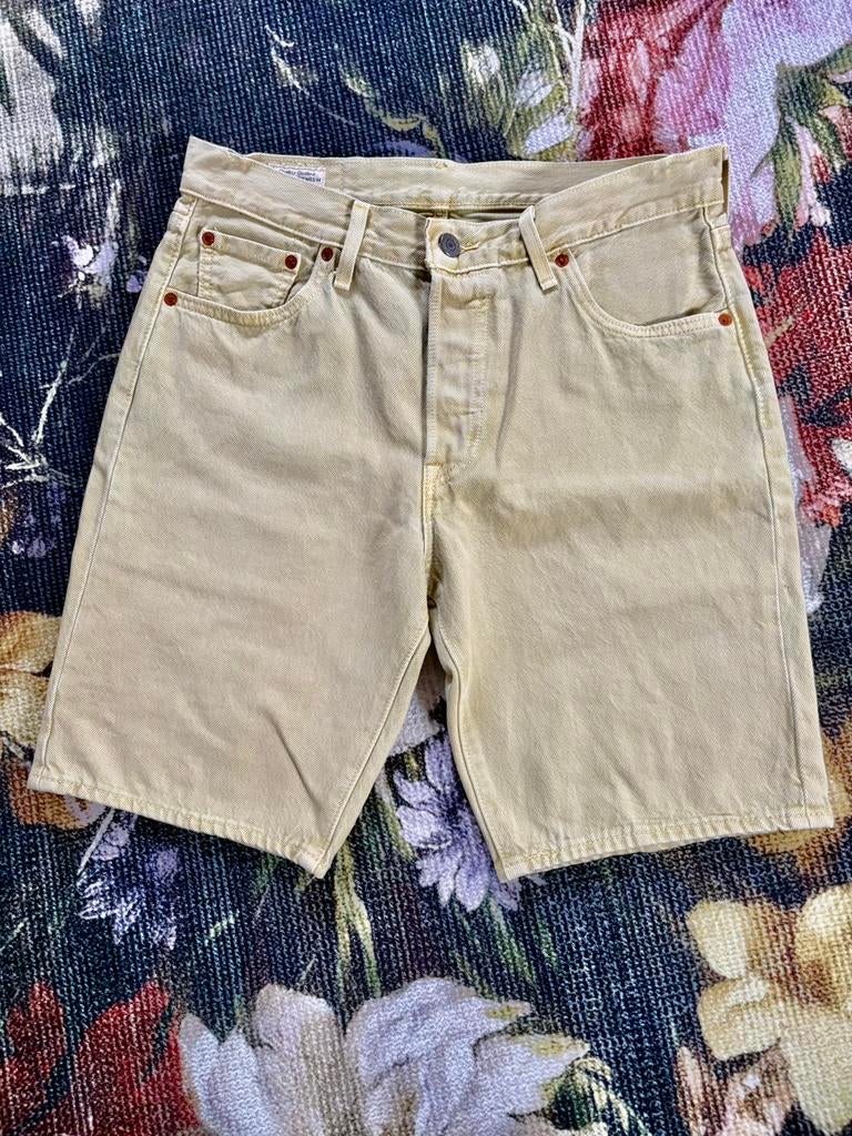 BEIGE DENIM SHORT / LEVI’s / maat 29, Ophalen of Verzenden, Zo goed als nieuw, Maat 46 (S) of kleiner, Beige
