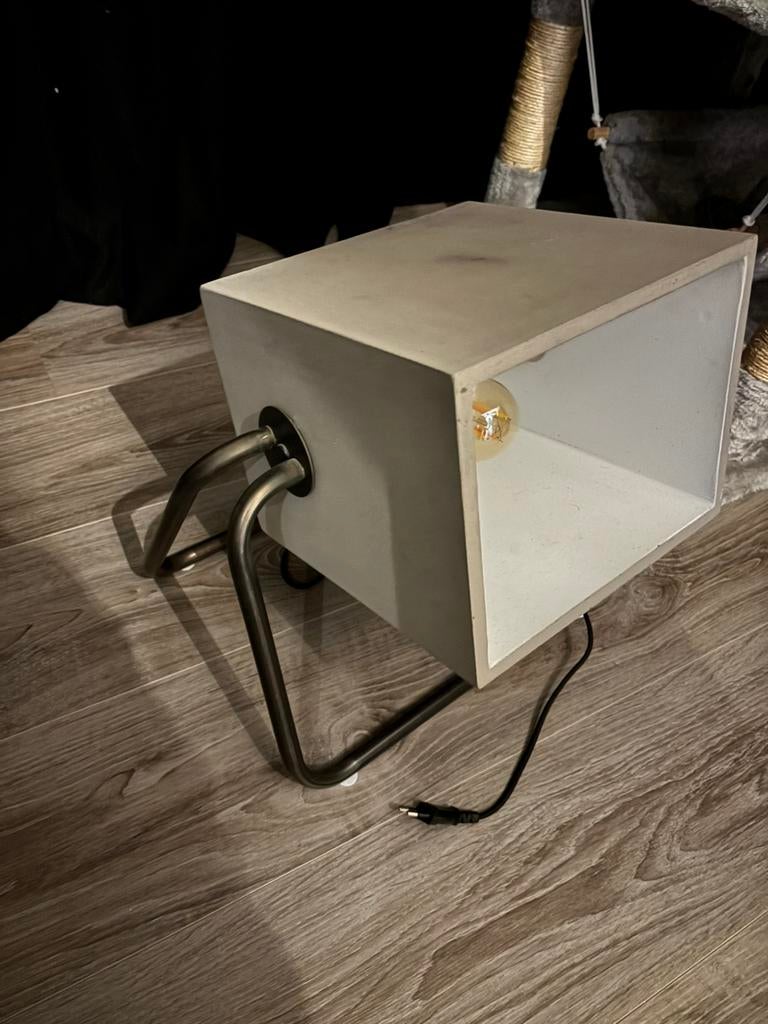 Zuiver - betonnen vloerlamp, Ophalen, Zo goed als nieuw, Overige materialen, Modern