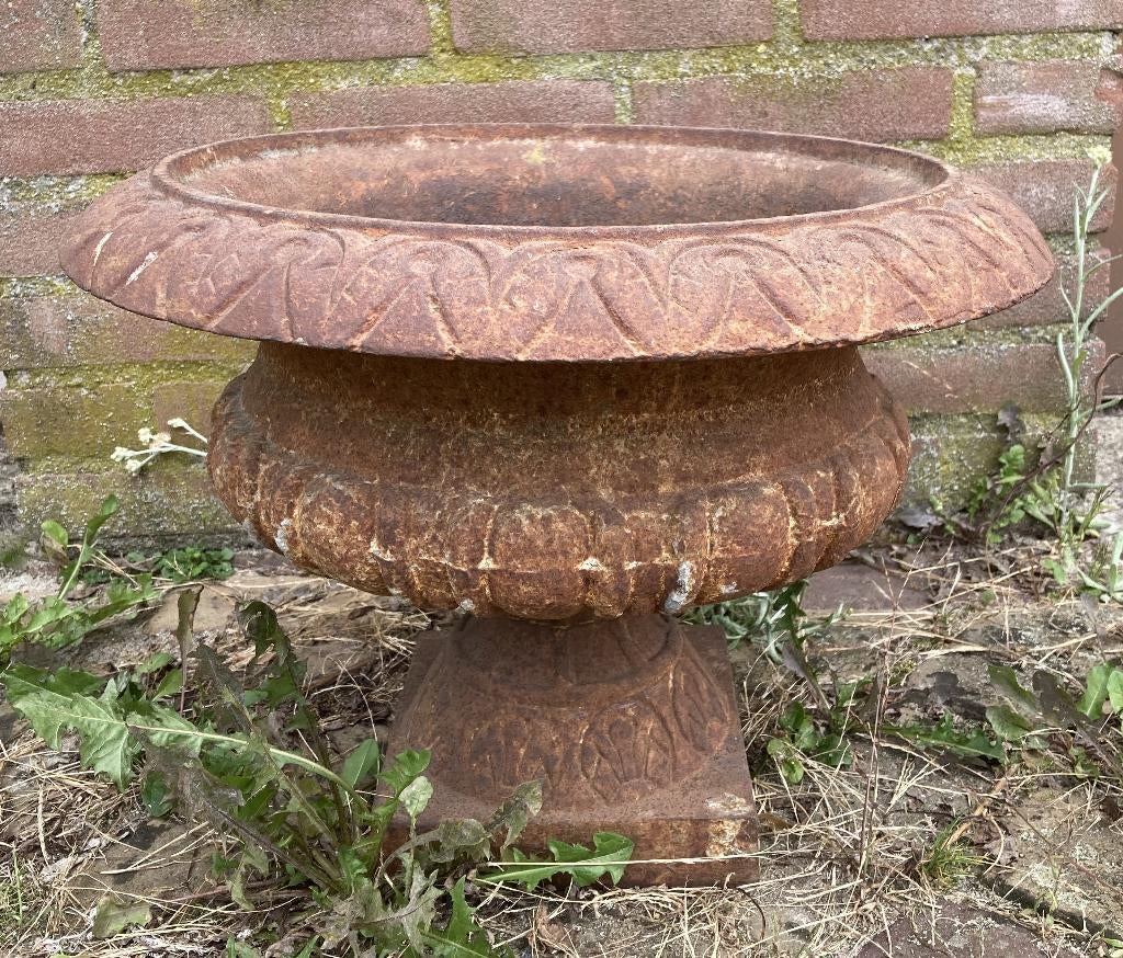 Brocante grote gietijzeren Louvre vaas - tuinvaas, Antiek en Kunst, Curiosa en Brocante, Ophalen