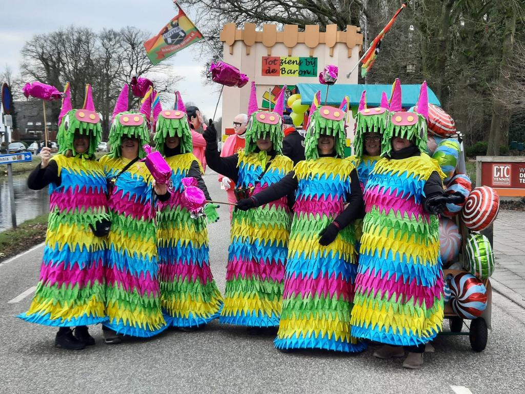 Groep Pinata jurken compleet met grote koppen, Ophalen, Zo goed als nieuw, Carnaval