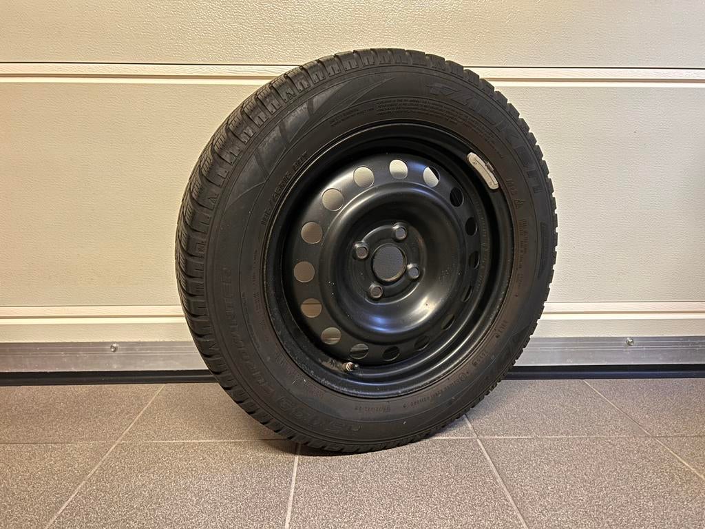 Winterbanden 15 inch + OPBERGSTANDAARD!, Ophalen, Kia