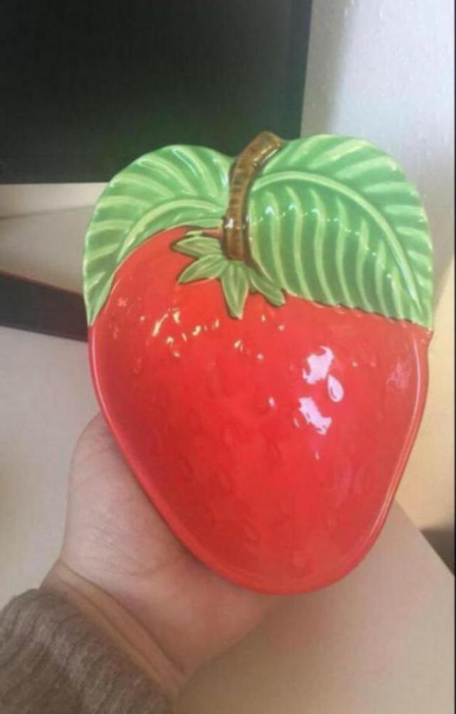 Aardbei schaaltje - gemerkt Japan, Huis en Inrichting, Gebruikt, Porselein of Keramiek, Schaal, Verzenden