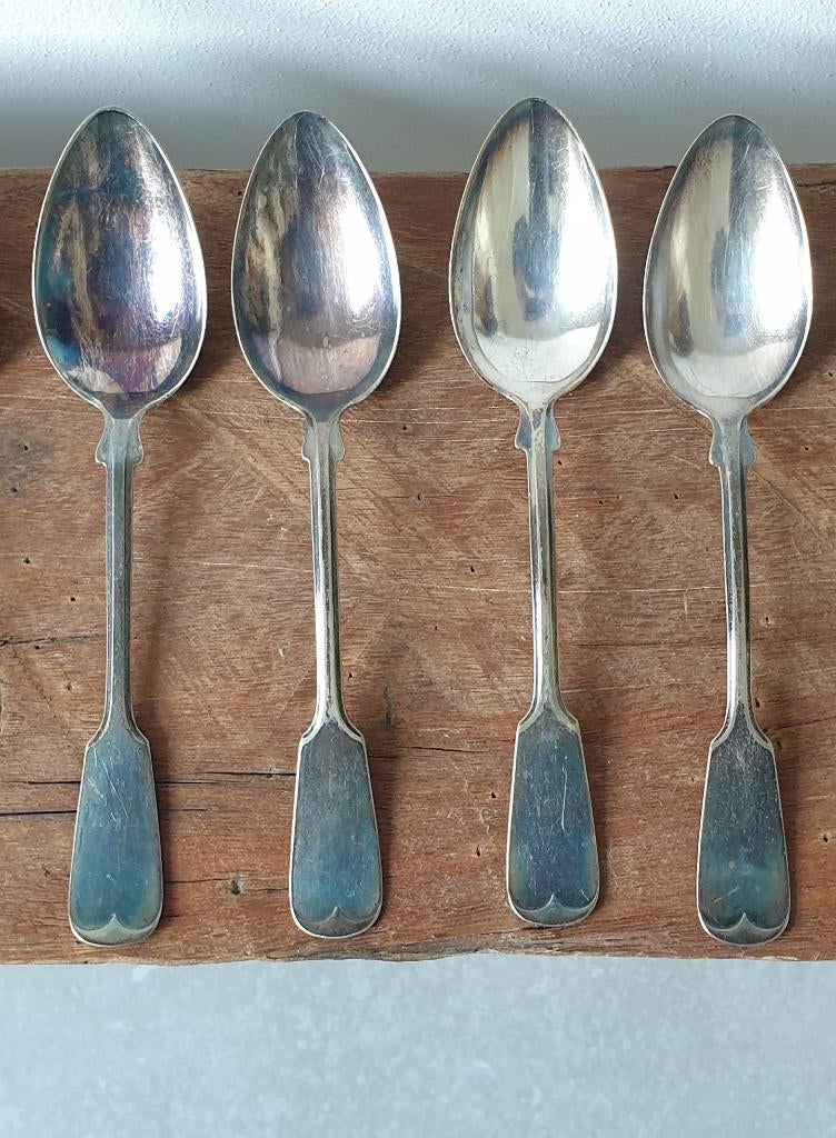 Vier oude eetlepels, Huis en Inrichting, Keuken | Bestek, Ophalen of Verzenden, Gebruikt, Overige materialen, Los bestek