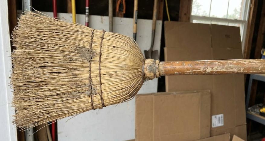 bezem gebruikt, Ophalen, Zo goed als nieuw, Bezem