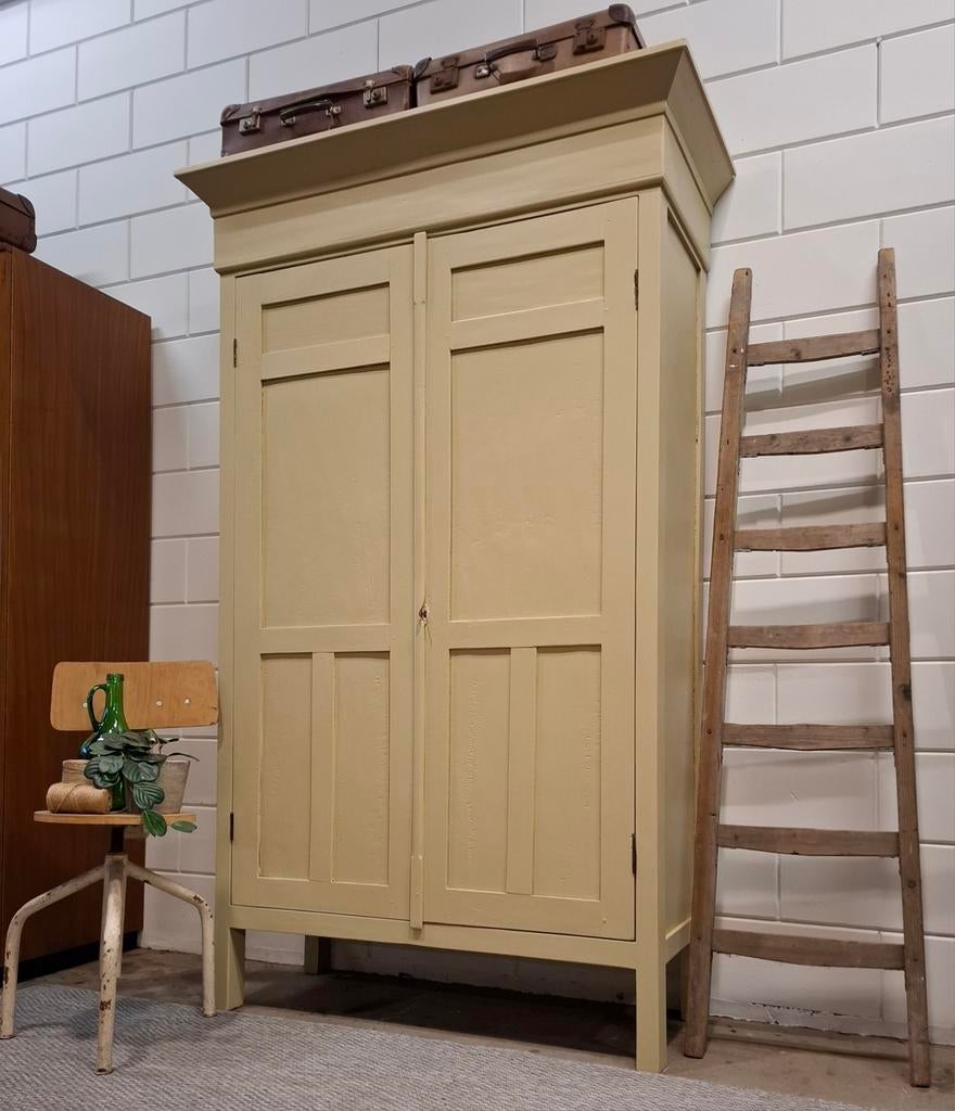 Vintage/Brocante oud Hollands gele kloosterkast, buffetkast, Ophalen