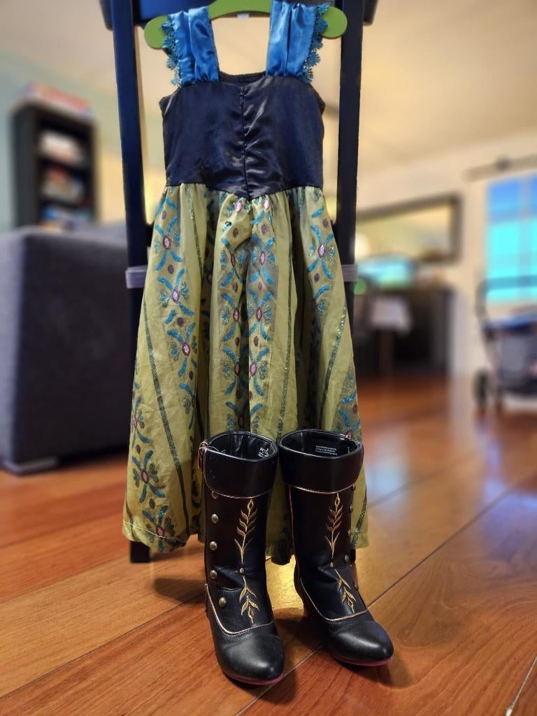 Frozen Anna jurk en laarzen, Kinderen en Baby's, Carnavalskleding en Verkleedspullen, Ophalen of Verzenden, Zo goed als nieuw