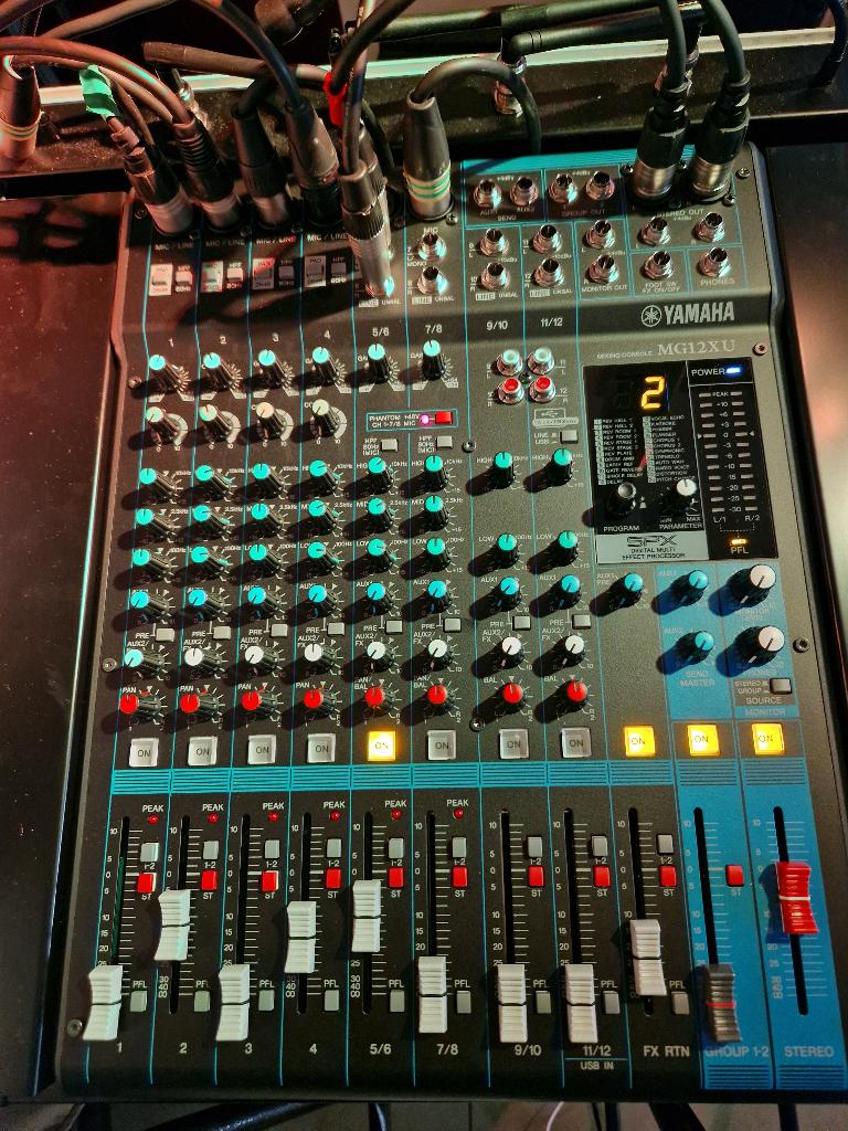 Yamaha MENGTAFEL MG12XU + rackmount kit, Muziek en Instrumenten, Mengpanelen, Ophalen, Nieuw, 10 tot 20 kanalen