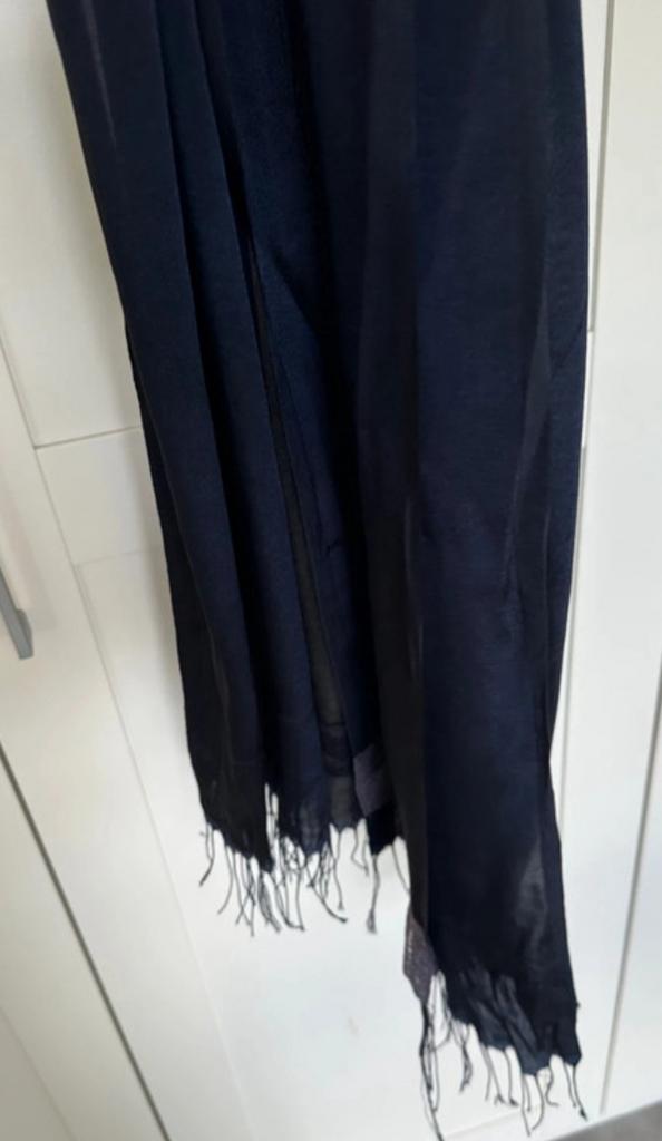 Boutiekje donkerblauwe sjaal met franjes en kant, Ophalen of Verzenden, Zo goed als nieuw, Maat 38/40 (M), Sjaal