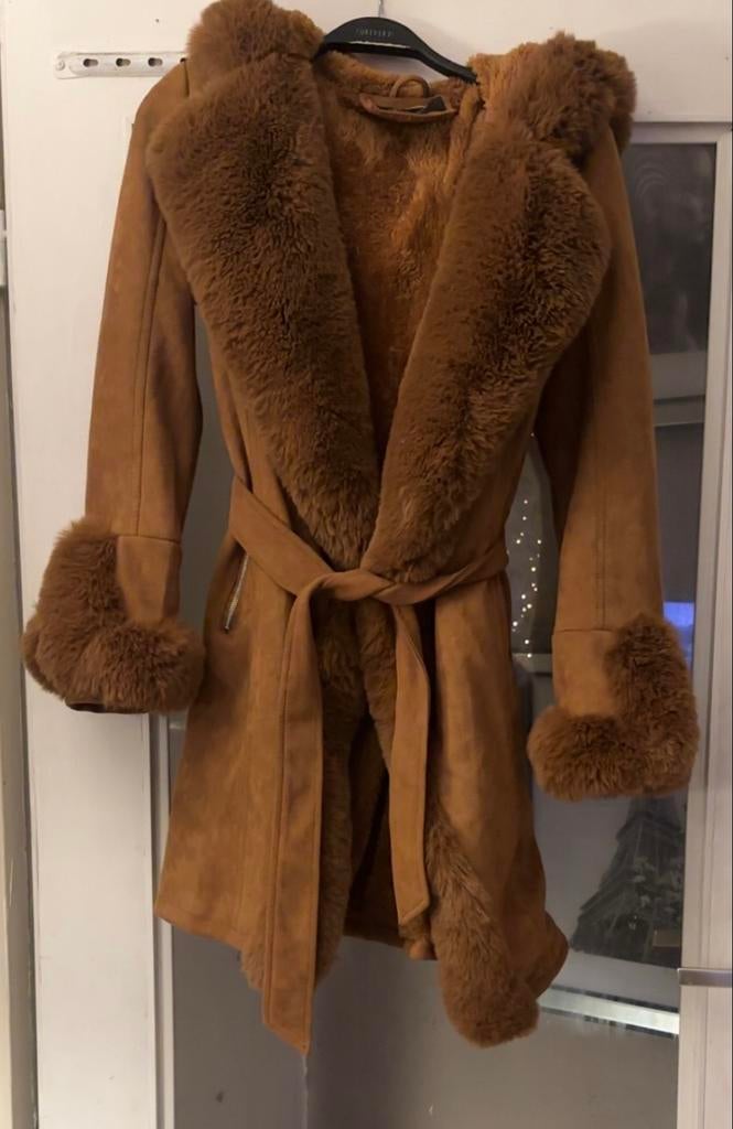 Bruine jas met bontkraag - Maat M, Ophalen of Verzenden, Zo goed als nieuw, Maat 38/40 (M), Bruin