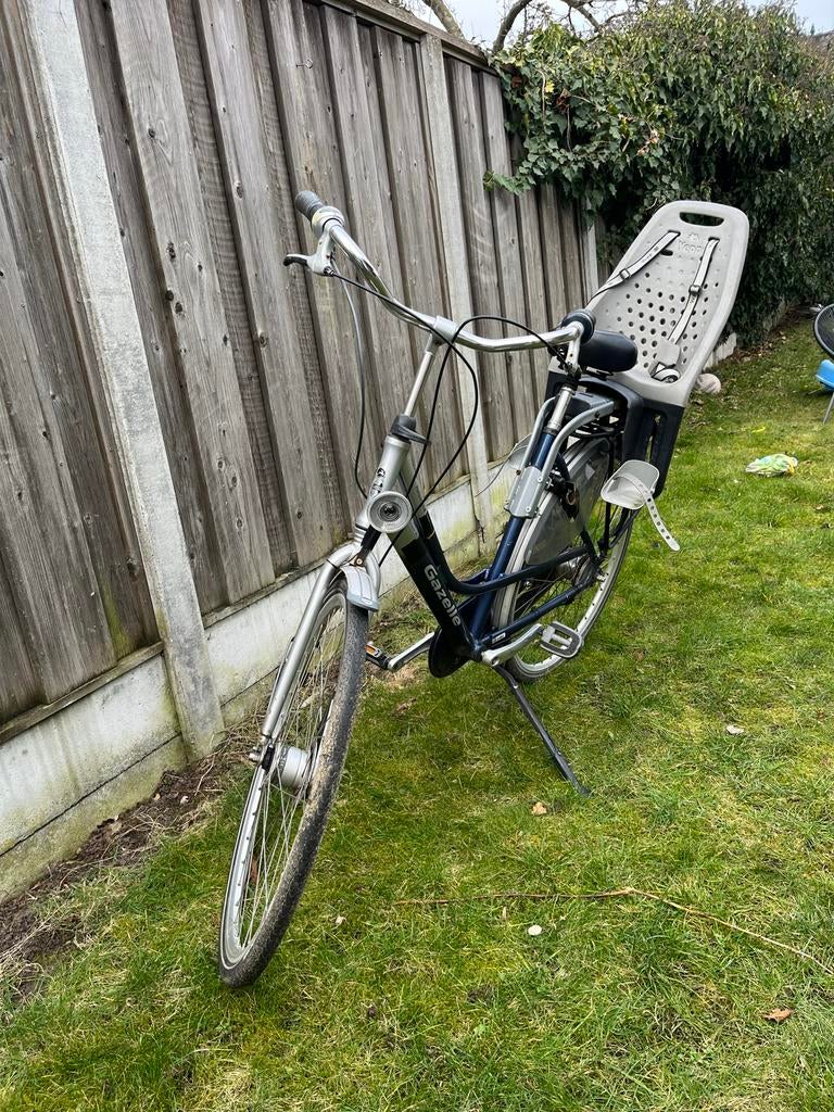 Damesfiets (met achterzitje) - Gazelle, Fietsen en Brommers, Fietsen | Dames | Damesfietsen, Versnellingen, Ophalen of Verzenden
