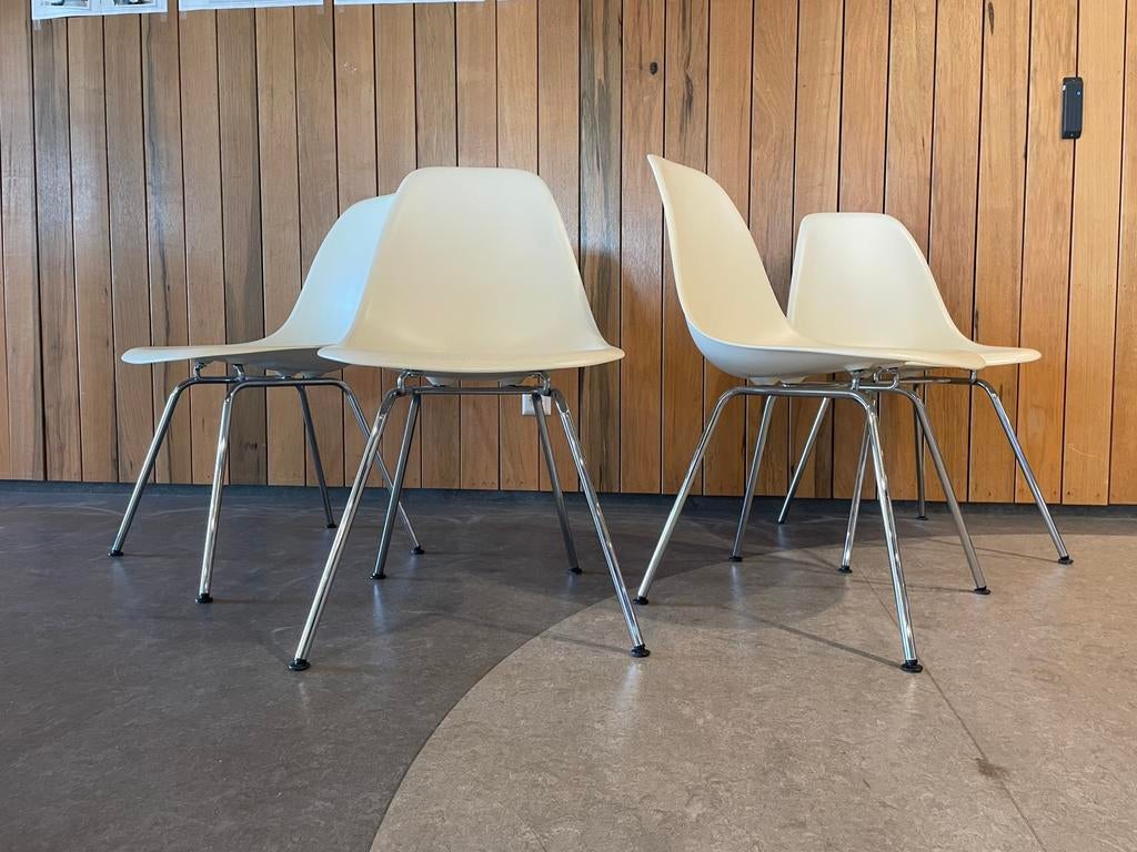 12x Vitra Eames side atoelen eit (kleur 30) dsx chroom, Vitra, Ophalen of Verzenden, Zo goed als nieuw, Nvt