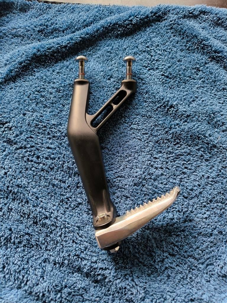 Orgineel Yamaha R1M / M Duo passagier voetsteun set Nieuw, Motoren, Ophalen of Verzenden, Nieuw