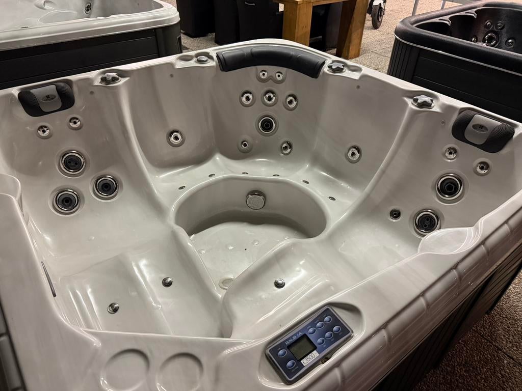 Balboa Spa 2 ligplaatsen 5 personen, Ophalen, Zo goed als nieuw, Pomp