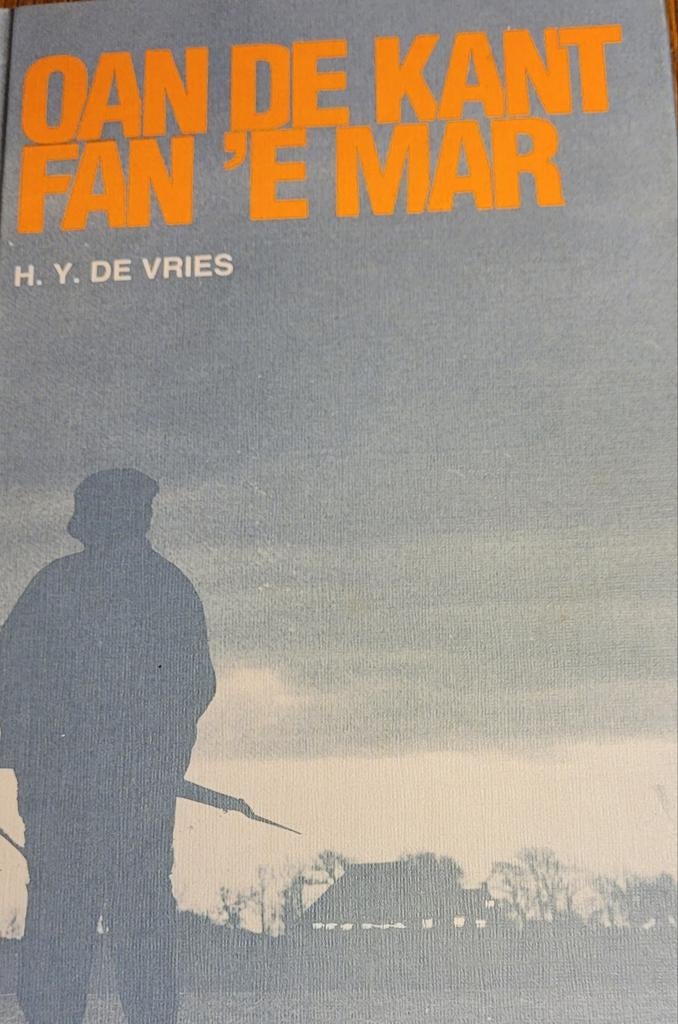 OAN DE KANT FAN 'E  MAR. WO II.  Omg.Tjûkemar  Fries boek., Boeken, Ophalen of Verzenden, Tweede Wereldoorlog, Gelezen