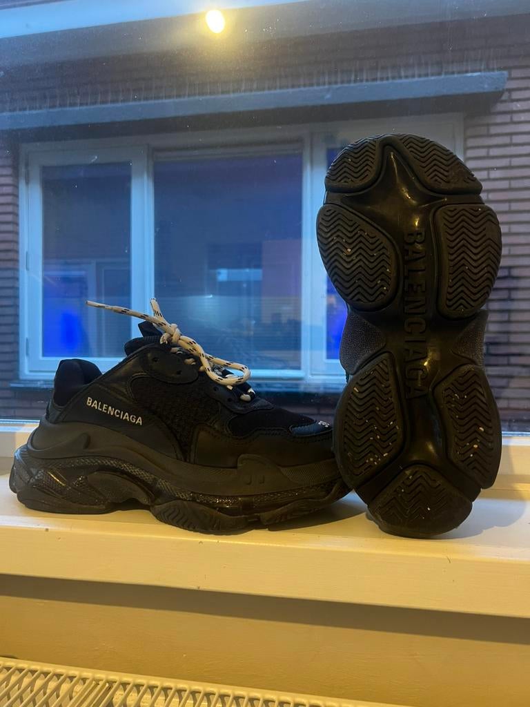 Balenciaga triple S, Zwart, Ophalen of Verzenden, Sneakers of Gympen, Gedragen