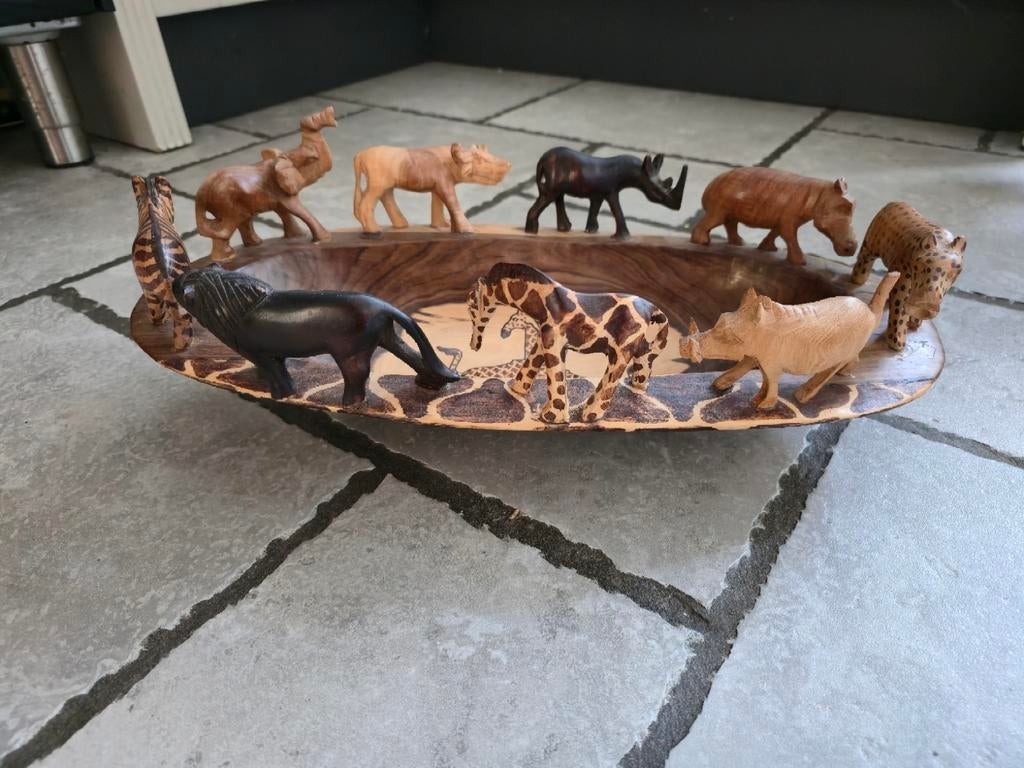 Handgesneden Afrikaanse houten schaal met dieren, Huis en Inrichting, Woonaccessoires | Schalen en Manden, Gebruikt, Schaal, Ophalen of Verzenden