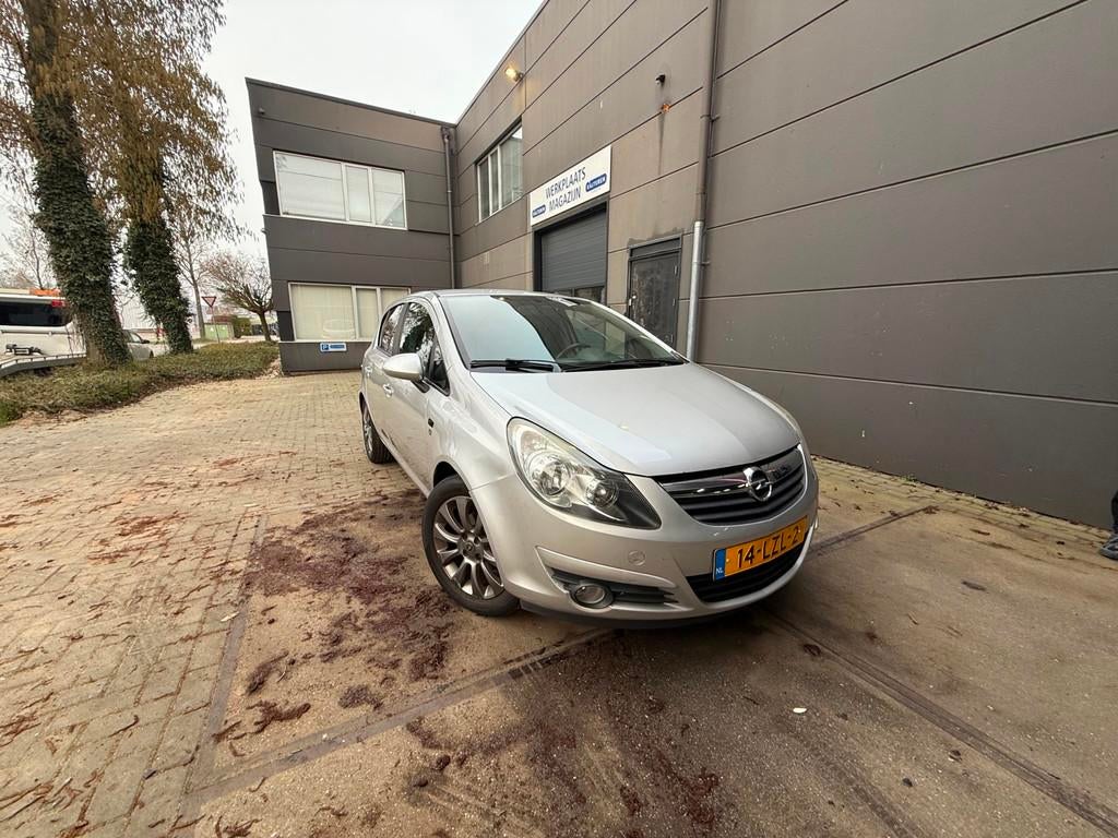 Opel Corsa 1.4-16V '111' Edition, Voorwielaandrijving, Euro 5, Gebruikt, 4 cilinders