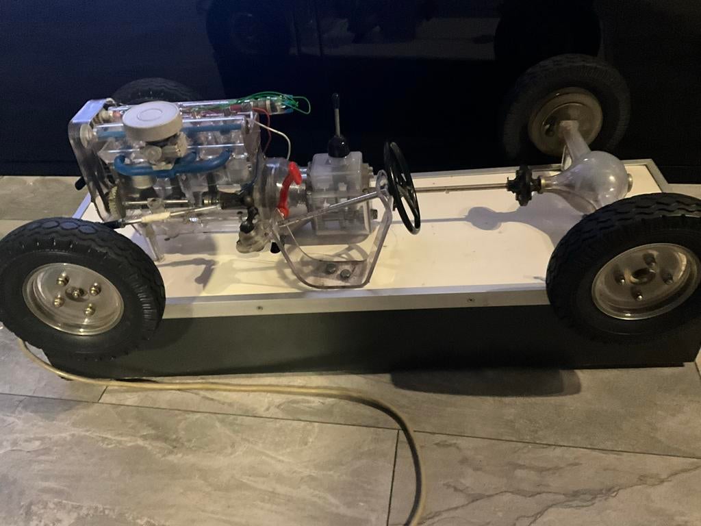 Leermiddel Schoolmodel Studiemodel Motor Chassis, Hobby en Vrije tijd, Modelbouw | Auto's en Voertuigen, Gebruikt, Overige typen