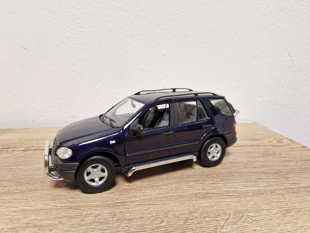 Maisto ML320 Mercedes-Benz, Hobby en Vrije tijd, Modelauto's | 1:18, Maisto, -, Ophalen of Verzenden, Zo goed als nieuw