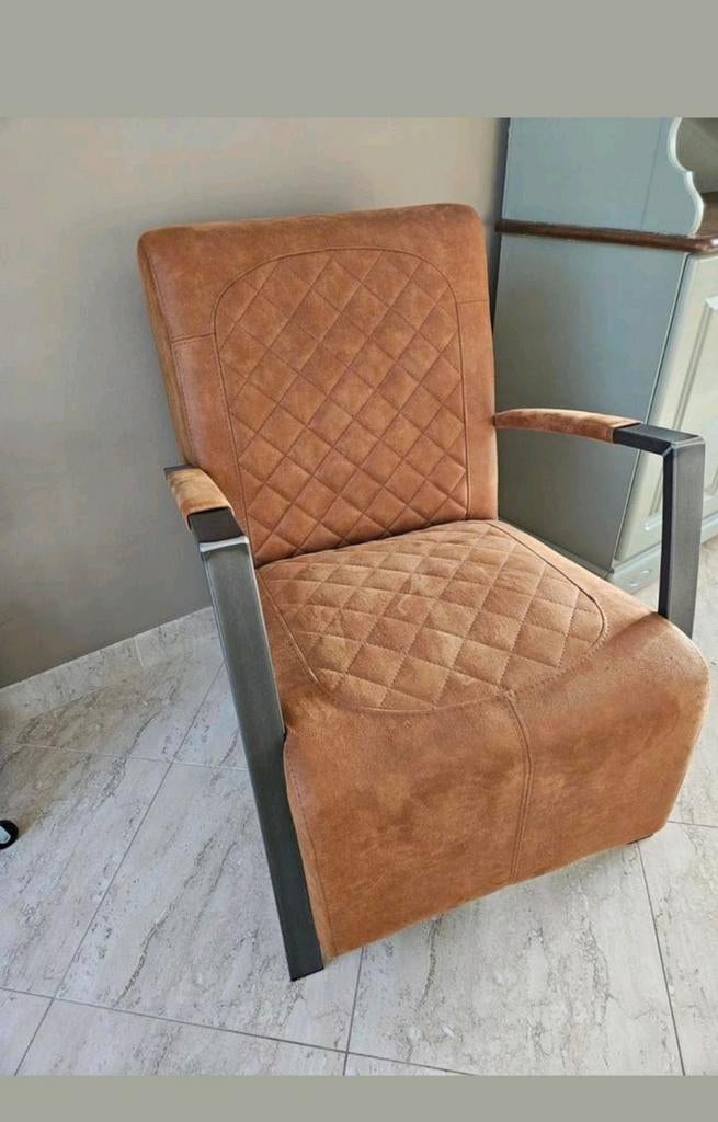 Twee mooie bruine leren stoelen, met hocker, Huis en Inrichting, Ophalen of Verzenden, Zo goed als nieuw, 75 tot 100 cm