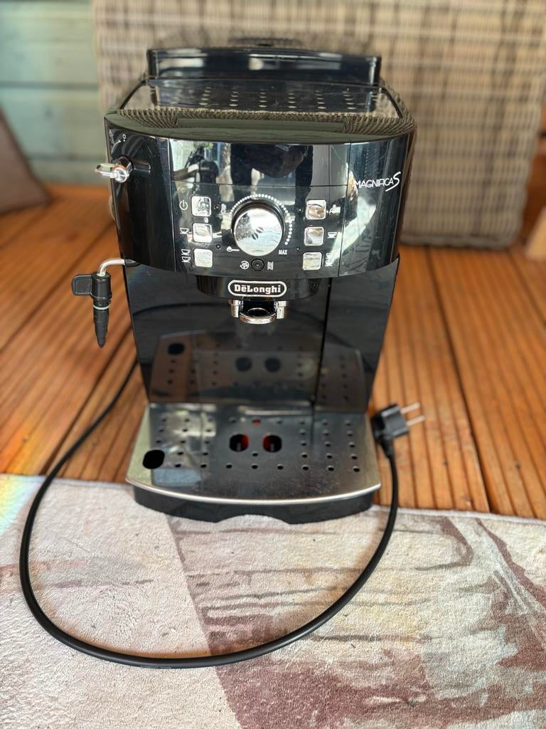 DeLonghi Magnifica S koffiezetapparaat, Afneembaar waterreservoir, Gebruikt, Koffiemachine, Koffiebonen
