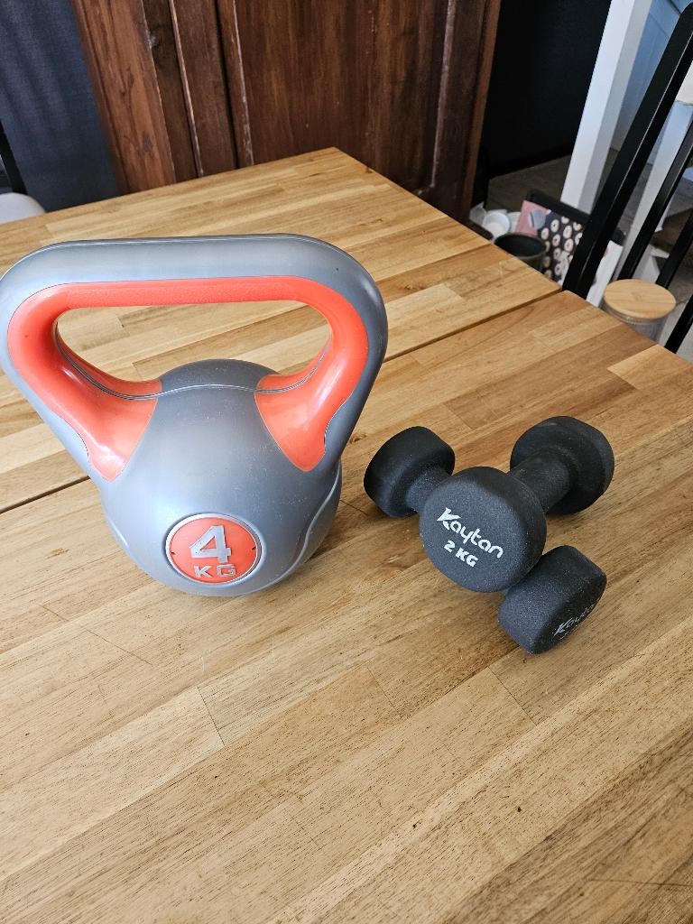 2xDumbbell 2kg en kettlebell 4kg, Ophalen, Zo goed als nieuw, Kettlebell