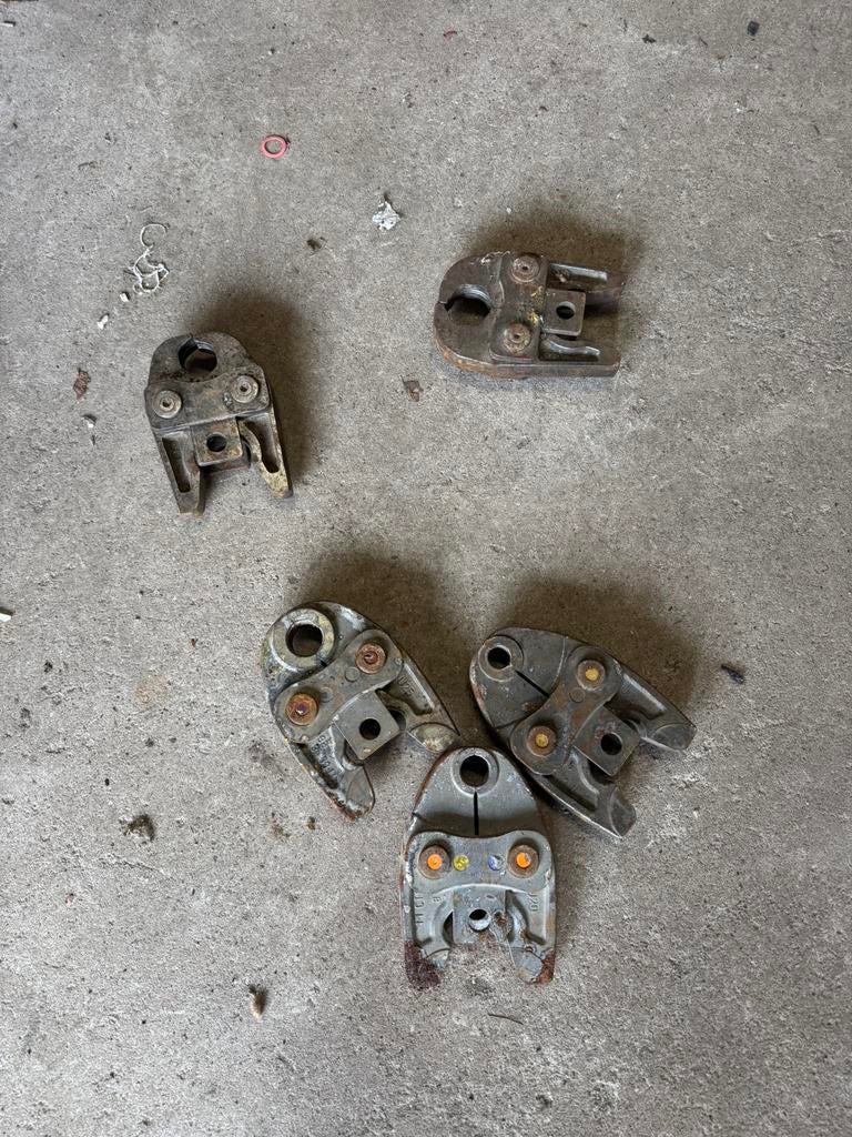 persbek v profiel 22-28 Persbekken 16 20 25 Uponor, Doe-het-zelf en Verbouw, Ophalen of Verzenden, Zo goed als nieuw