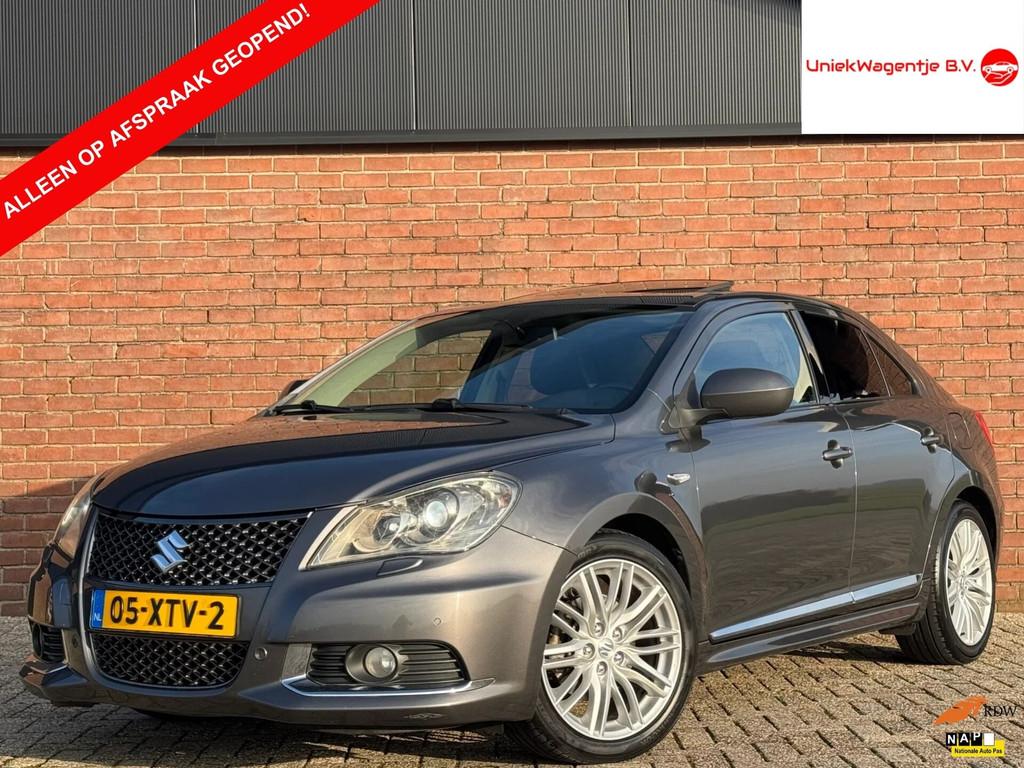 Suzuki Kizashi 2.4 SPORT | NL-AUTO! | PANODAK! | LEDER!, Auto's, Automaat, Euro 5, Gebruikt, Zwart